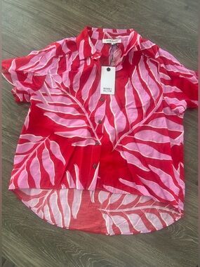 ROSE + OLIVE Top.Size Small. NEW